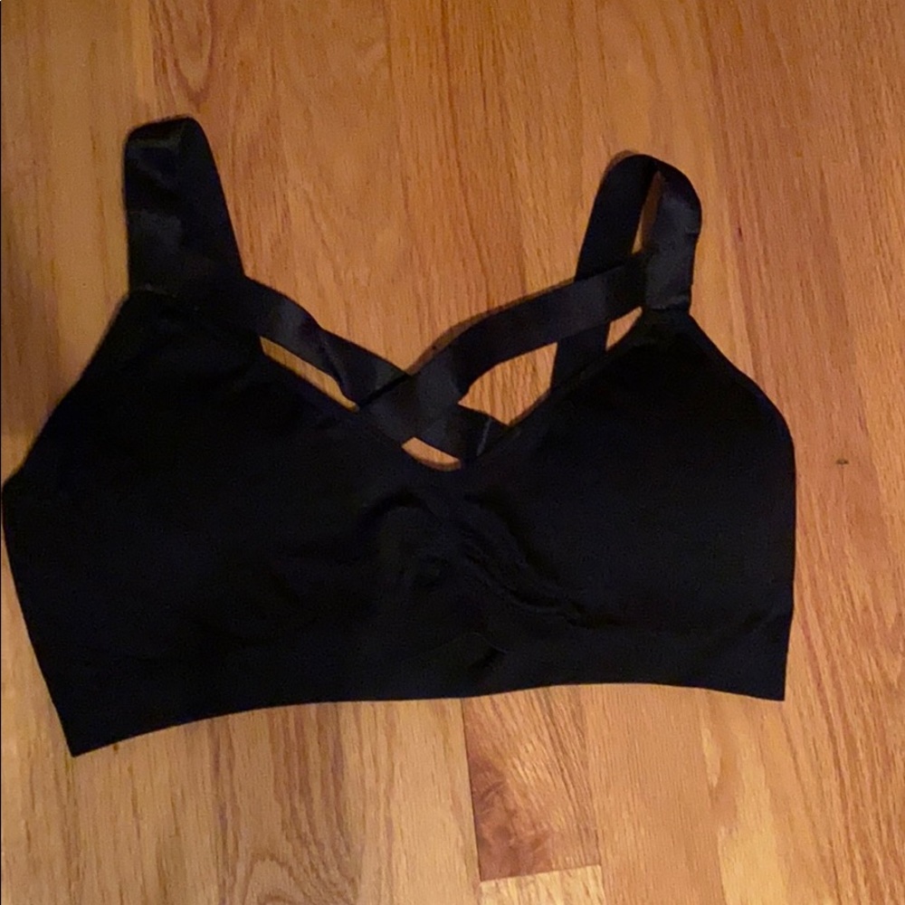 black sports bra